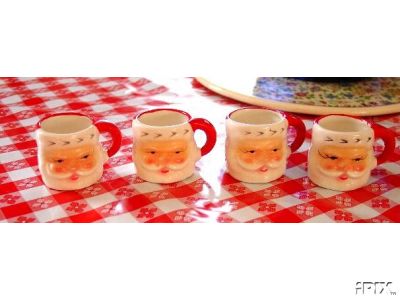 4 MINI NAPCO SANTA MUGS 